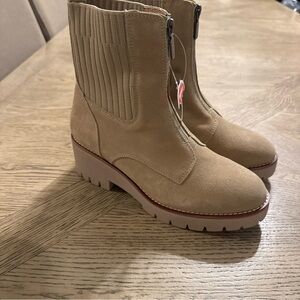 Blondo Womens Size 8.5 Demaria Sand Suede Waterproof Lugged Boots Shoes
